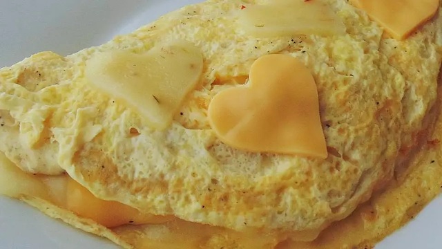 Three Cheese Omelette – Fresh & Cheesy Breakfast Favorite