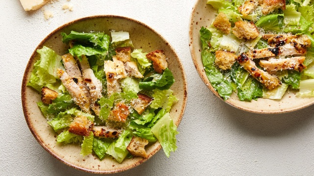 Chicken Caesar Salad – Fresh & Creamy Classic Salad