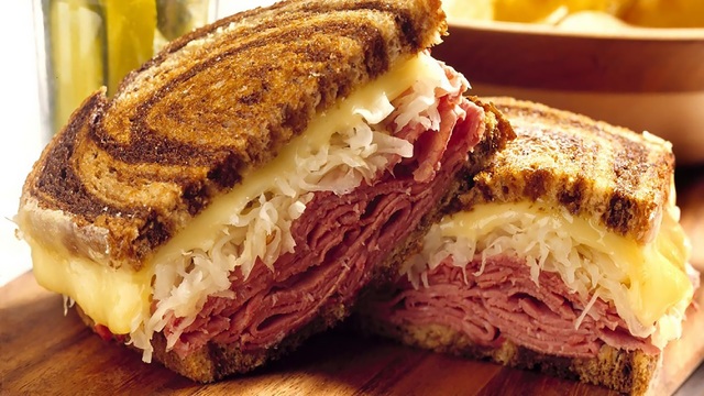 Classic Reuben Sandwich – Hot & Traditional Deli Favorite