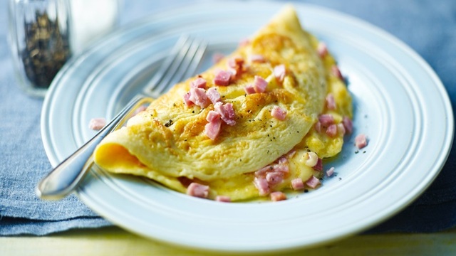 Ham & Swiss Omelette – Fresh & Classic Breakfast Favorite