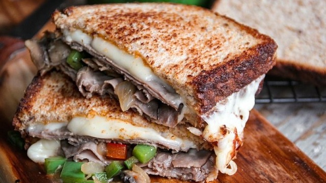 Philly Cheese Steak Sandwich – Hot & Cheesy Classic Sub